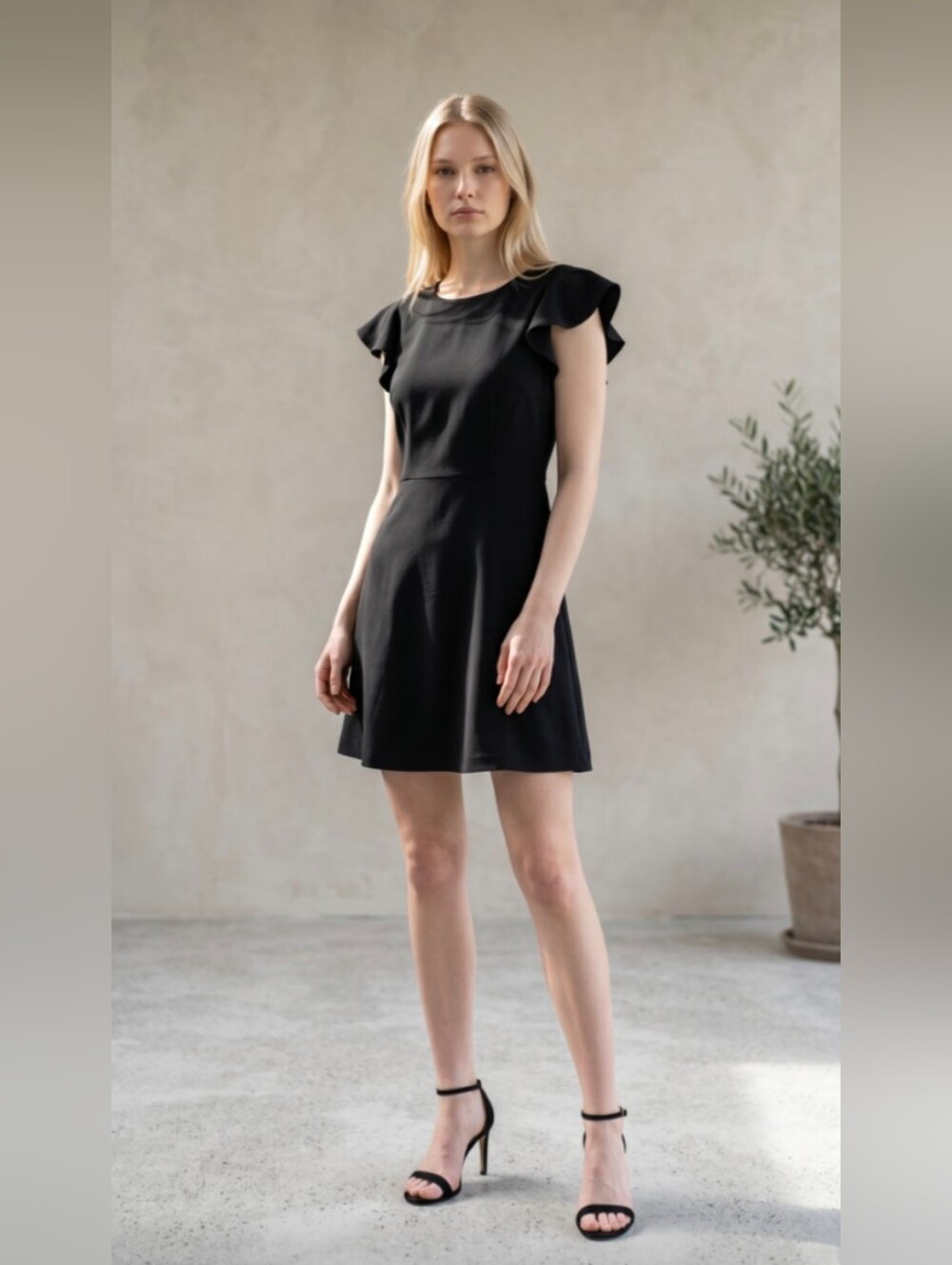 BCBGENERATION! RICH BLACK RUFFLED OPEN BACK A-LINE MINI DRESS, STUNNING! SZ 2